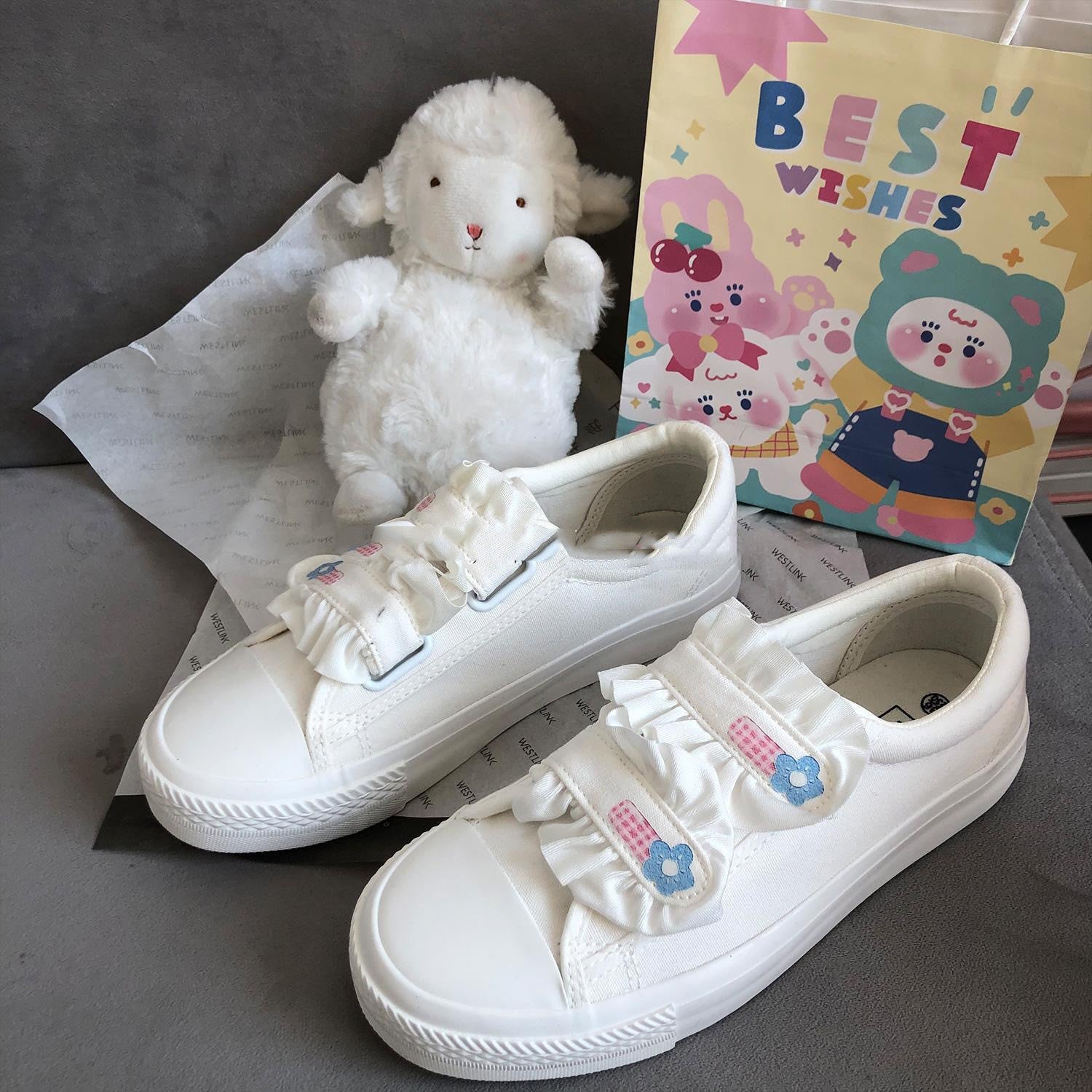 Women’s White Canvas Velcro Shoes – Simple, Casual & Easy to Wear Women’s White Canvas Velcro Shoes – Simple, Casual & Easy to Wear