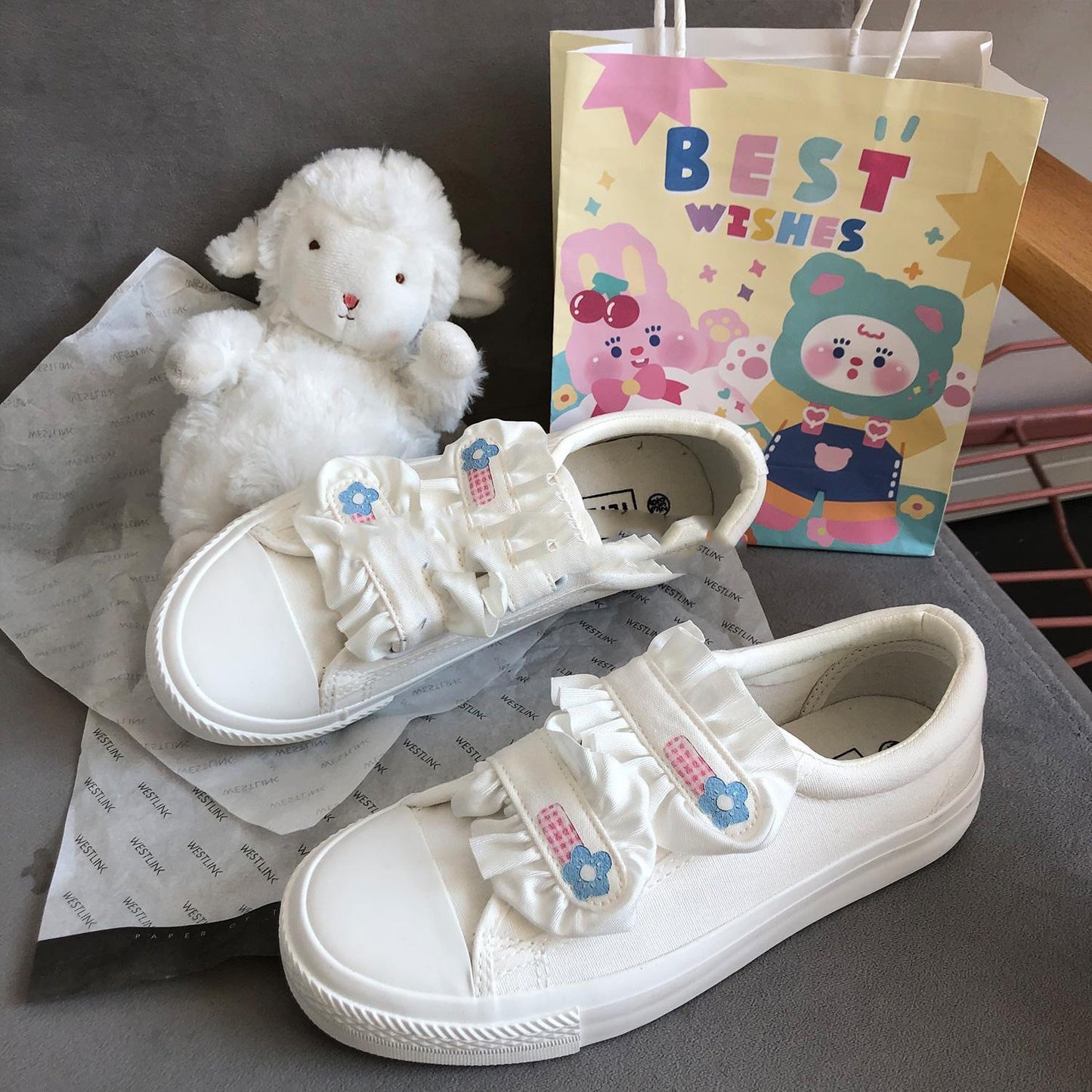 Women’s White Canvas Velcro Shoes – Simple, Casual & Easy to Wear